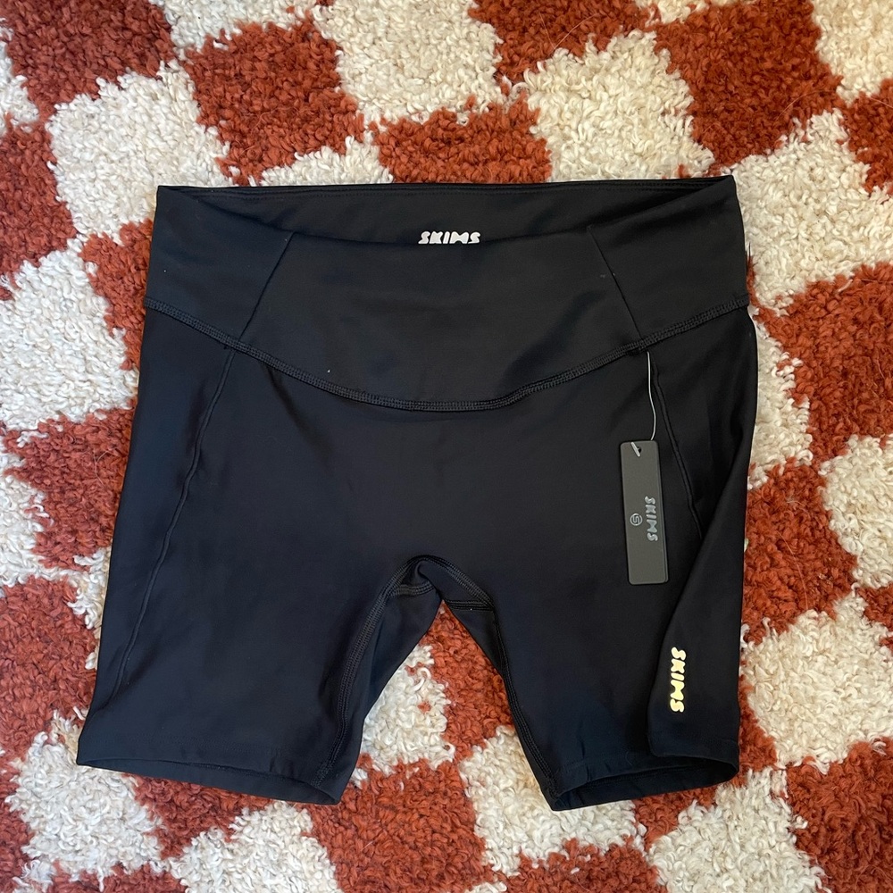 New with tags Skims Biker Shorts Size Small